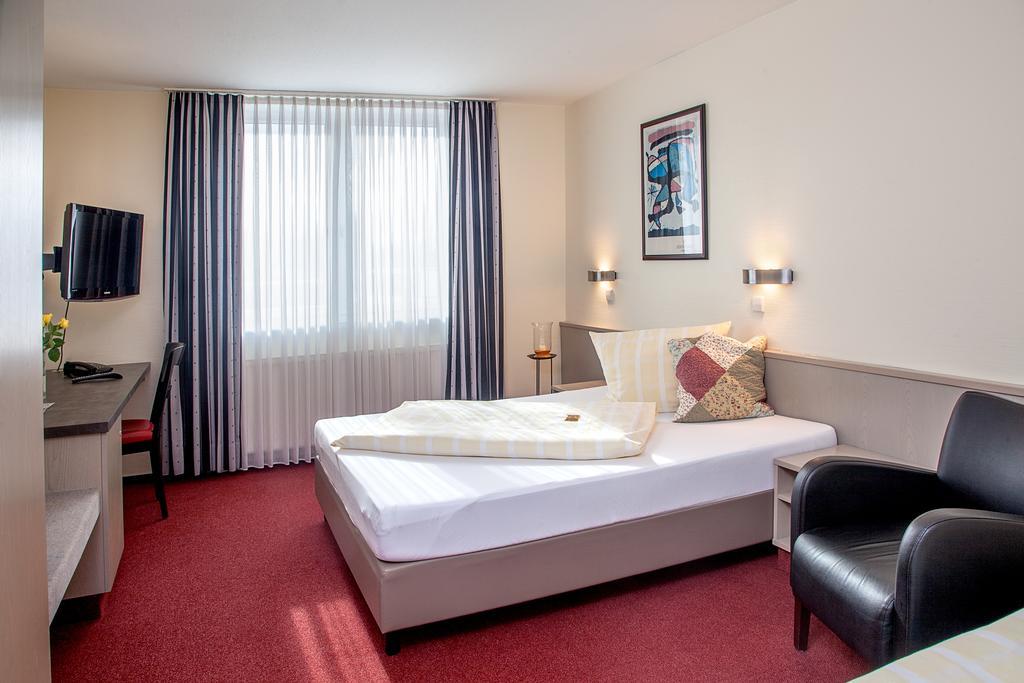 Sporthotel Öhringen Habitación foto